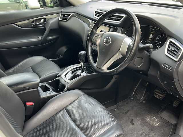 日産 エクストレイル 20X エマージェンシーブレーキ 兵庫県 2016(平28)年 9.8万km ブリリアントホワイトパール ワンオーナー/サンルーフ/純正SDナビ　フルセグ、DVD、BT、AM、FM/バックカメラ/ETC/衝突被害軽減ブレーキ/車線逸脱警報/横滑り防止/ルーフレール/カプロンシート/前席シートヒーター/コーナーセンサー/アイドリングストップ/スマートキー×２/プッシュスタート/ウインカーミラー