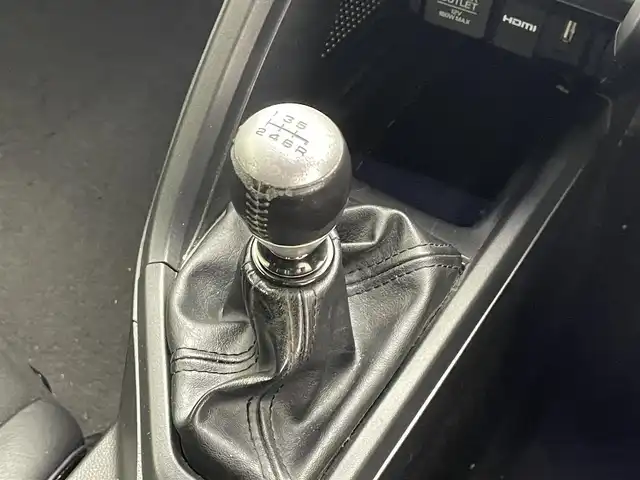 ホンダ Ｓ６６０ α 滋賀県 2015(平27)年 12.9万km プレミアムスターホワイトパール 純正6.1インチディスプレイオーディオ/【Bluetooth/USB/HDMI】/バックカメラ/ハーフレザーシート/16インチModuroアルミホイール/LEDヘッドライト/オートライト/HKSマフラー/プッシュスタート/スマートキー