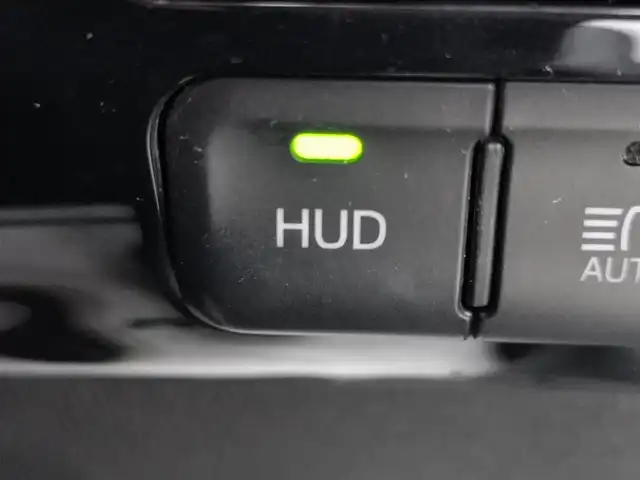 トヨタ プリウス Sセーフティプラス 茨城県 2017(平29)年 11.5万km ホワイトパールクリスタルシャイン 純正ナビ/【ラジオ・CD・TV・SD・BT・AUX】/パーキングアシスト/HUD/ETC/Bカメラ/レーダークルコン/前後コーナーセンサー/エンジンスターター/ステリモ/オートライト/Fフォグ/オートハイビーム/横滑り防止装置/レーンキープアシスト/衝突被害軽減システム/純正フロアマット/純正ホイールカバー