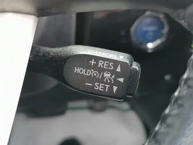 トヨタ プリウス Sセーフティプラス 茨城県 2017(平29)年 11.5万km ホワイトパールクリスタルシャイン 純正ナビ/【ラジオ・CD・TV・SD・BT・AUX】/パーキングアシスト/HUD/ETC/Bカメラ/レーダークルコン/前後コーナーセンサー/エンジンスターター/ステリモ/オートライト/Fフォグ/オートハイビーム/横滑り防止装置/レーンキープアシスト/衝突被害軽減システム/純正フロアマット/純正ホイールカバー