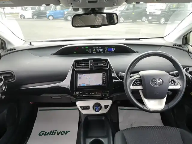 トヨタ プリウス Sセーフティプラス 茨城県 2017(平29)年 11.5万km ホワイトパールクリスタルシャイン 純正ナビ/【ラジオ・CD・TV・SD・BT・AUX】/パーキングアシスト/HUD/ETC/Bカメラ/レーダークルコン/前後コーナーセンサー/エンジンスターター/ステリモ/オートライト/Fフォグ/オートハイビーム/横滑り防止装置/レーンキープアシスト/衝突被害軽減システム/純正フロアマット/純正ホイールカバー