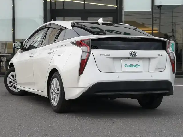 トヨタ プリウス Sセーフティプラス 茨城県 2017(平29)年 11.5万km ホワイトパールクリスタルシャイン 純正ナビ/【ラジオ・CD・TV・SD・BT・AUX】/パーキングアシスト/HUD/ETC/Bカメラ/レーダークルコン/前後コーナーセンサー/エンジンスターター/ステリモ/オートライト/Fフォグ/オートハイビーム/横滑り防止装置/レーンキープアシスト/衝突被害軽減システム/純正フロアマット/純正ホイールカバー
