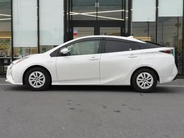 トヨタ プリウス Sセーフティプラス 茨城県 2017(平29)年 11.5万km ホワイトパールクリスタルシャイン 純正ナビ/【ラジオ・CD・TV・SD・BT・AUX】/パーキングアシスト/HUD/ETC/Bカメラ/レーダークルコン/前後コーナーセンサー/エンジンスターター/ステリモ/オートライト/Fフォグ/オートハイビーム/横滑り防止装置/レーンキープアシスト/衝突被害軽減システム/純正フロアマット/純正ホイールカバー