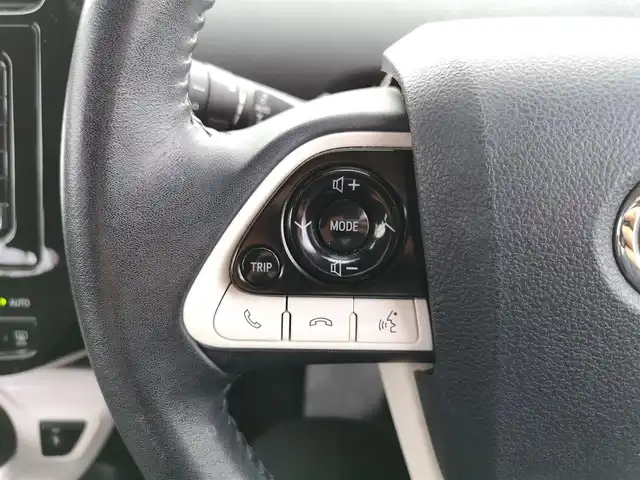 トヨタ プリウス Sセーフティプラス 茨城県 2017(平29)年 11.5万km ホワイトパールクリスタルシャイン 純正ナビ/【ラジオ・CD・TV・SD・BT・AUX】/パーキングアシスト/HUD/ETC/Bカメラ/レーダークルコン/前後コーナーセンサー/エンジンスターター/ステリモ/オートライト/Fフォグ/オートハイビーム/横滑り防止装置/レーンキープアシスト/衝突被害軽減システム/純正フロアマット/純正ホイールカバー