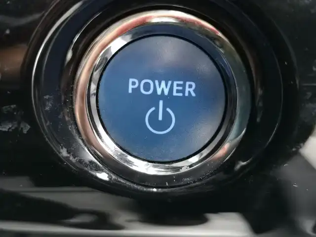 トヨタ プリウス Sセーフティプラス 茨城県 2017(平29)年 11.5万km ホワイトパールクリスタルシャイン 純正ナビ/【ラジオ・CD・TV・SD・BT・AUX】/パーキングアシスト/HUD/ETC/Bカメラ/レーダークルコン/前後コーナーセンサー/エンジンスターター/ステリモ/オートライト/Fフォグ/オートハイビーム/横滑り防止装置/レーンキープアシスト/衝突被害軽減システム/純正フロアマット/純正ホイールカバー