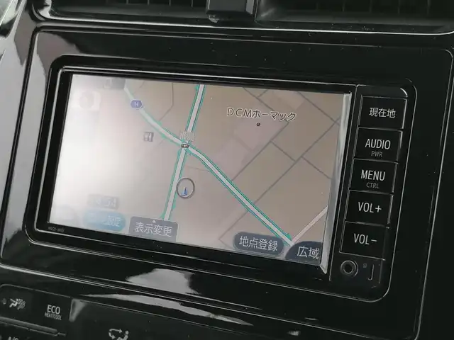 トヨタ プリウス Sセーフティプラス 茨城県 2017(平29)年 11.5万km ホワイトパールクリスタルシャイン 純正ナビ/【ラジオ・CD・TV・SD・BT・AUX】/パーキングアシスト/HUD/ETC/Bカメラ/レーダークルコン/前後コーナーセンサー/エンジンスターター/ステリモ/オートライト/Fフォグ/オートハイビーム/横滑り防止装置/レーンキープアシスト/衝突被害軽減システム/純正フロアマット/純正ホイールカバー