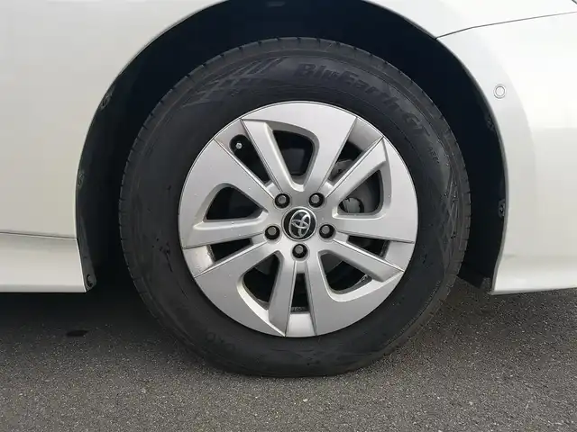 トヨタ プリウス Sセーフティプラス 茨城県 2017(平29)年 11.5万km ホワイトパールクリスタルシャイン 純正ナビ/【ラジオ・CD・TV・SD・BT・AUX】/パーキングアシスト/HUD/ETC/Bカメラ/レーダークルコン/前後コーナーセンサー/エンジンスターター/ステリモ/オートライト/Fフォグ/オートハイビーム/横滑り防止装置/レーンキープアシスト/衝突被害軽減システム/純正フロアマット/純正ホイールカバー