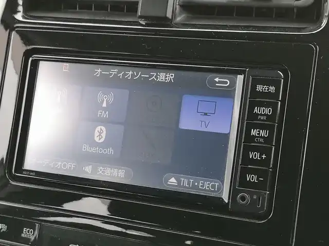 トヨタ プリウス Sセーフティプラス 茨城県 2017(平29)年 11.5万km ホワイトパールクリスタルシャイン 純正ナビ/【ラジオ・CD・TV・SD・BT・AUX】/パーキングアシスト/HUD/ETC/Bカメラ/レーダークルコン/前後コーナーセンサー/エンジンスターター/ステリモ/オートライト/Fフォグ/オートハイビーム/横滑り防止装置/レーンキープアシスト/衝突被害軽減システム/純正フロアマット/純正ホイールカバー