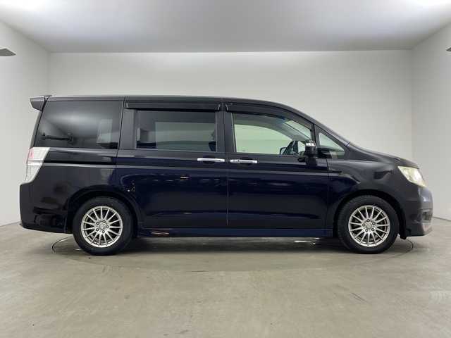 ホンダ ステップワゴン スパーダ Z HDDナビED 兵庫県 2011(平23)年 7.6万km プレミアムブラキッシュパール ・純正ナビ（TV・DVD・USB）/・ステアリングスイッチ/・両側パワースライドドア/・ビルトインETC/・バックカメラ/・スマートキー/・純正フロアマット/・ドアバイザー/・HIDライト/・オートライト/・フォグランプ/・パドルシフト/・電動格納ミラー/・社外16インチアルミホイール