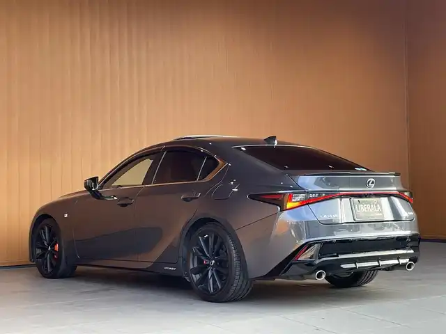 レクサス ＩＳ 300h Fスポーツ 愛知県 2020(令2)年 3.8万km ソニッククロム THINKDESIGNデモカー/THINKDESIGNレザーインテリア/シフトブーツ/シフトノ/ ニーパッド/アームレスト/メーターフード/メータークラスター/純正ナビ/フルセグTV/360度カメラ/サンルーフ/赤革/オレンジキャリパー