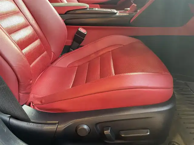 レクサス ＩＳ 300h Fスポーツ 愛知県 2020(令2)年 3.8万km ソニッククロム THINKDESIGNデモカー/THINKDESIGNレザーインテリア/シフトブーツ/シフトノ/ ニーパッド/アームレスト/メーターフード/メータークラスター/純正ナビ/フルセグTV/360度カメラ/サンルーフ/赤革/オレンジキャリパー