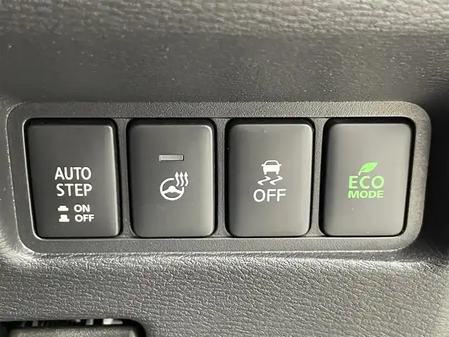 三菱 デリカＤ：５ シャモニー 道央・札幌 2024(令6)年 0.2万km グラファイトグレーメタリック/ブラックマイカ ・4WD/ワンオーナー/・ e-Assist/・衝突被害軽減ブレーキシステム（FCM）/・車線逸脱警報システム（LDW）/・レーダークルーズコントロールシステム（ACC）/・オートマチックハイビーム（AHB）/・誤発進抑制機能（前進時）/・後側方車両検知警報システム（LCA/BSW）/(レーンチェンジアシスト機能付）/・後退時交差車両検知警報システム（RCTA）/・電動サイドステップ/・バックカメラ/ルームミラーモニター/・エレクトリックテールゲート/・両側パワースライドドア/・ハーフレザーシート/・D席パワーシート/シートヒーター/・ステアリングスイッチ/ヒーター/・LEDヘッドライト/オートライト/・パドルシフト/100V電源/・プッシュスタート/アイドリングストップ/・スマートキー/スペアキー/・保証書/取扱説明書