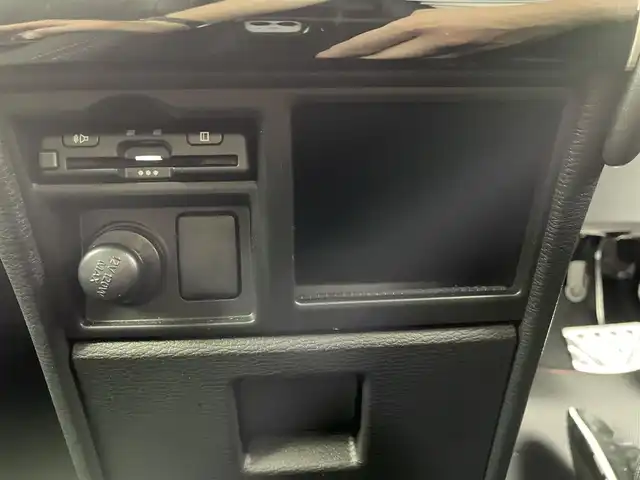 三菱 デリカＤ：５ シャモニー 道央・札幌 2024(令6)年 0.2万km グラファイトグレーメタリック/ブラックマイカ ・4WD/ワンオーナー/・ e-Assist/・衝突被害軽減ブレーキシステム（FCM）/・車線逸脱警報システム（LDW）/・レーダークルーズコントロールシステム（ACC）/・オートマチックハイビーム（AHB）/・誤発進抑制機能（前進時）/・後側方車両検知警報システム（LCA/BSW）/(レーンチェンジアシスト機能付）/・後退時交差車両検知警報システム（RCTA）/・電動サイドステップ/・バックカメラ/ルームミラーモニター/・エレクトリックテールゲート/・両側パワースライドドア/・ハーフレザーシート/・D席パワーシート/シートヒーター/・ステアリングスイッチ/ヒーター/・LEDヘッドライト/オートライト/・パドルシフト/100V電源/・プッシュスタート/アイドリングストップ/・スマートキー/スペアキー/・保証書/取扱説明書