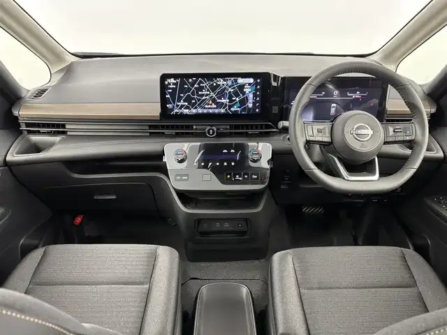 日産 セレナ e－パワー ハイウェイスター V 埼玉県 2025(令7)年 0.1万km未満 プリズムホワイト ヘッドランプ オートレベライザー/アダプティブLEDヘッドライトシステム/インテリジェントアラウンドビューモニター（移動物 検知機能付）/インテリジェントルームミラー/インテリジェントエマージェンシーブレーキ/アドバンスドドライブアシストディスプレイ（12.3インチカラーディスプレイ）+統合型インターフェースディスプレイ+ワイヤレス充電器+6スピーカー+NissanConnectナビゲーションシステム（地デジ内蔵）+車載通信ユニット（TCU［Telematics Control Unit］）/ビルトインETC2.0/前後ドライブレコーダー/プロパイロット/ドライブモードセレクター/両側パワースライドドア/ハンズフリーセンサー/デュアルバックドア/衝突回避ステアリングアシスト/踏み間違い衝突防止アシスト