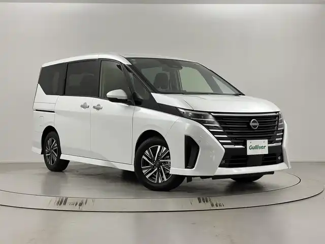 日産 セレナ e－パワー ハイウェイスター V 埼玉県 2025(令7)年 0.1万km未満 プリズムホワイト ヘッドランプ オートレベライザー/アダプティブLEDヘッドライトシステム/インテリジェントアラウンドビューモニター（移動物 検知機能付）/インテリジェントルームミラー/インテリジェントエマージェンシーブレーキ/アドバンスドドライブアシストディスプレイ（12.3インチカラーディスプレイ）+統合型インターフェースディスプレイ+ワイヤレス充電器+6スピーカー+NissanConnectナビゲーションシステム（地デジ内蔵）+車載通信ユニット（TCU［Telematics Control Unit］）/ビルトインETC2.0/前後ドライブレコーダー/プロパイロット/ドライブモードセレクター/両側パワースライドドア/ハンズフリーセンサー/デュアルバックドア/衝突回避ステアリングアシスト/踏み間違い衝突防止アシスト