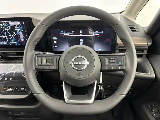 日産 セレナ e－パワー ハイウェイスター V 埼玉県 2025(令7)年 0.1万km未満 プリズムホワイト ヘッドランプ オートレベライザー/アダプティブLEDヘッドライトシステム/インテリジェントアラウンドビューモニター（移動物 検知機能付）/インテリジェントルームミラー/インテリジェントエマージェンシーブレーキ/アドバンスドドライブアシストディスプレイ（12.3インチカラーディスプレイ）+統合型インターフェースディスプレイ+ワイヤレス充電器+6スピーカー+NissanConnectナビゲーションシステム（地デジ内蔵）+車載通信ユニット（TCU［Telematics Control Unit］）/ビルトインETC2.0/前後ドライブレコーダー/プロパイロット/ドライブモードセレクター/両側パワースライドドア/ハンズフリーセンサー/デュアルバックドア/衝突回避ステアリングアシスト/踏み間違い衝突防止アシスト