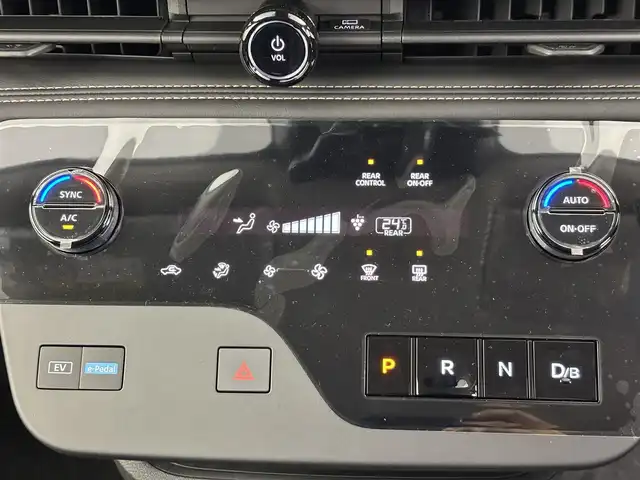 日産 セレナ e－パワー ハイウェイスター V 埼玉県 2025(令7)年 0.1万km未満 プリズムホワイト ヘッドランプ オートレベライザー/アダプティブLEDヘッドライトシステム/インテリジェントアラウンドビューモニター（移動物 検知機能付）/インテリジェントルームミラー/インテリジェントエマージェンシーブレーキ/アドバンスドドライブアシストディスプレイ（12.3インチカラーディスプレイ）+統合型インターフェースディスプレイ+ワイヤレス充電器+6スピーカー+NissanConnectナビゲーションシステム（地デジ内蔵）+車載通信ユニット（TCU［Telematics Control Unit］）/ビルトインETC2.0/前後ドライブレコーダー/プロパイロット/ドライブモードセレクター/両側パワースライドドア/ハンズフリーセンサー/デュアルバックドア/衝突回避ステアリングアシスト/踏み間違い衝突防止アシスト