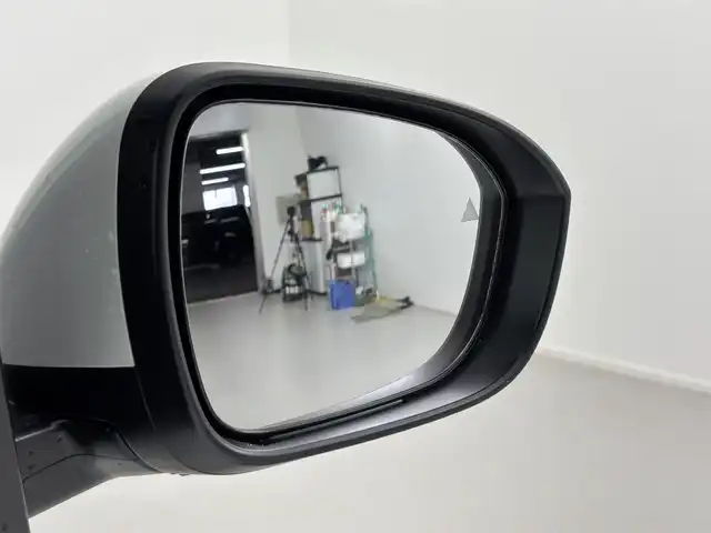 日産 セレナ e－パワー ハイウェイスター V 埼玉県 2025(令7)年 0.1万km未満 プリズムホワイト ヘッドランプ オートレベライザー/アダプティブLEDヘッドライトシステム/インテリジェントアラウンドビューモニター（移動物 検知機能付）/インテリジェントルームミラー/インテリジェントエマージェンシーブレーキ/アドバンスドドライブアシストディスプレイ（12.3インチカラーディスプレイ）+統合型インターフェースディスプレイ+ワイヤレス充電器+6スピーカー+NissanConnectナビゲーションシステム（地デジ内蔵）+車載通信ユニット（TCU［Telematics Control Unit］）/ビルトインETC2.0/前後ドライブレコーダー/プロパイロット/ドライブモードセレクター/両側パワースライドドア/ハンズフリーセンサー/デュアルバックドア/衝突回避ステアリングアシスト/踏み間違い衝突防止アシスト