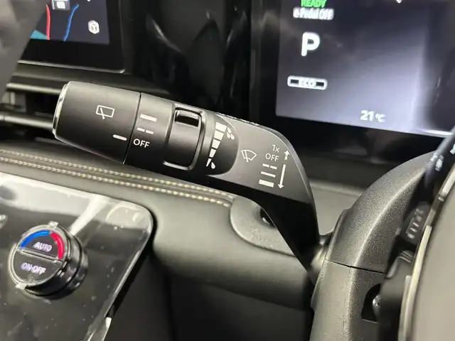 日産 セレナ e－パワー ハイウェイスター V 埼玉県 2025(令7)年 0.1万km未満 プリズムホワイト ヘッドランプ オートレベライザー/アダプティブLEDヘッドライトシステム/インテリジェントアラウンドビューモニター（移動物 検知機能付）/インテリジェントルームミラー/インテリジェントエマージェンシーブレーキ/アドバンスドドライブアシストディスプレイ（12.3インチカラーディスプレイ）+統合型インターフェースディスプレイ+ワイヤレス充電器+6スピーカー+NissanConnectナビゲーションシステム（地デジ内蔵）+車載通信ユニット（TCU［Telematics Control Unit］）/ビルトインETC2.0/前後ドライブレコーダー/プロパイロット/ドライブモードセレクター/両側パワースライドドア/ハンズフリーセンサー/デュアルバックドア/衝突回避ステアリングアシスト/踏み間違い衝突防止アシスト