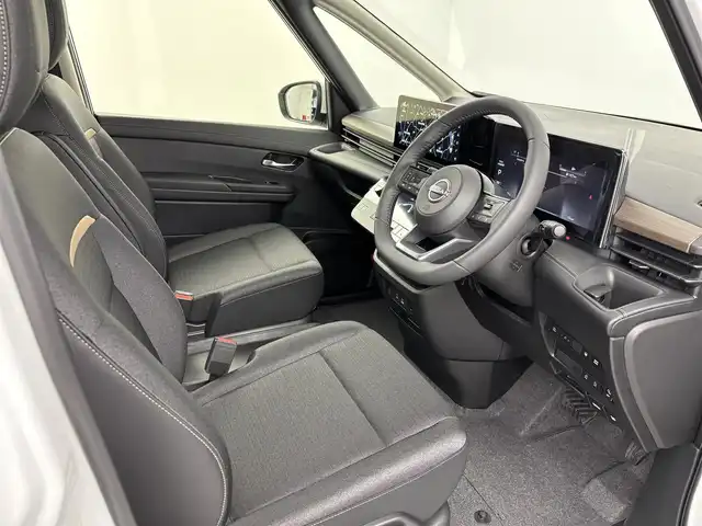 日産 セレナ e－パワー ハイウェイスター V 埼玉県 2025(令7)年 0.1万km未満 プリズムホワイト ヘッドランプ オートレベライザー/アダプティブLEDヘッドライトシステム/インテリジェントアラウンドビューモニター（移動物 検知機能付）/インテリジェントルームミラー/インテリジェントエマージェンシーブレーキ/アドバンスドドライブアシストディスプレイ（12.3インチカラーディスプレイ）+統合型インターフェースディスプレイ+ワイヤレス充電器+6スピーカー+NissanConnectナビゲーションシステム（地デジ内蔵）+車載通信ユニット（TCU［Telematics Control Unit］）/ビルトインETC2.0/前後ドライブレコーダー/プロパイロット/ドライブモードセレクター/両側パワースライドドア/ハンズフリーセンサー/デュアルバックドア/衝突回避ステアリングアシスト/踏み間違い衝突防止アシスト