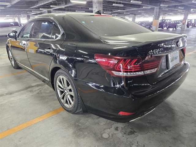 レクサス ＬＳ 600hL 京都府 2015(平27)年 7万km ブラック 〇純正ナビ/〇マークレビンソン/〇フルセグTV/〇バックカメラ/〇ETC/〇ドライブレコーダー/〇4WD/〇レーダークルーズコントロール/〇ブラインドスポットモニター/〇プリクラッシュ/〇イージークローザー/〇LEDヘッドランプ/〇純正18インチアルミ/〇革/木製コンビステアリング/〇革シート/〇シートヒーター/エアシート（運転席/助手席/後席）/〇パワーシート/〇コントロールスイッチ付きアームレスト/〇電動サンシェード/〇スマートエントリー/〇禁煙車