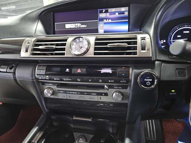 レクサス ＬＳ 600hL 京都府 2015(平27)年 7万km ブラック 〇純正ナビ/〇マークレビンソン/〇フルセグTV/〇バックカメラ/〇ETC/〇ドライブレコーダー/〇4WD/〇レーダークルーズコントロール/〇ブラインドスポットモニター/〇プリクラッシュ/〇イージークローザー/〇LEDヘッドランプ/〇純正18インチアルミ/〇革/木製コンビステアリング/〇革シート/〇シートヒーター/エアシート（運転席/助手席/後席）/〇パワーシート/〇コントロールスイッチ付きアームレスト/〇電動サンシェード/〇スマートエントリー/〇禁煙車
