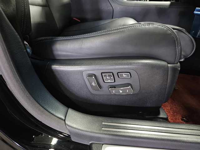 レクサス ＬＳ 600hL 京都府 2015(平27)年 7万km ブラック 〇純正ナビ/〇マークレビンソン/〇フルセグTV/〇バックカメラ/〇ETC/〇ドライブレコーダー/〇4WD/〇レーダークルーズコントロール/〇ブラインドスポットモニター/〇プリクラッシュ/〇イージークローザー/〇LEDヘッドランプ/〇純正18インチアルミ/〇革/木製コンビステアリング/〇革シート/〇シートヒーター/エアシート（運転席/助手席/後席）/〇パワーシート/〇コントロールスイッチ付きアームレスト/〇電動サンシェード/〇スマートエントリー/〇禁煙車