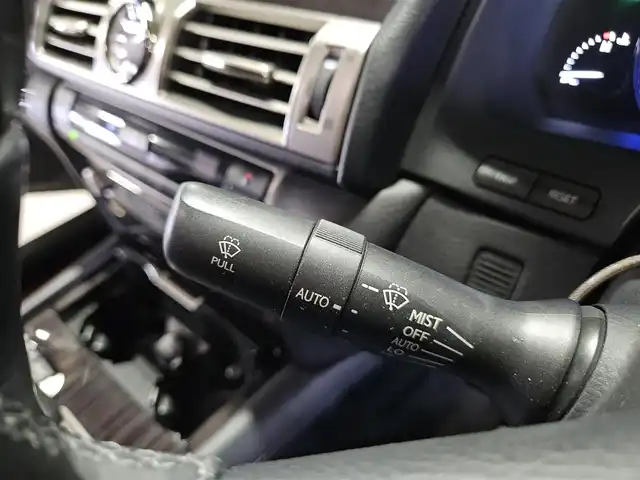 レクサス ＬＳ 600hL 京都府 2015(平27)年 7万km ブラック 〇純正ナビ/〇マークレビンソン/〇フルセグTV/〇バックカメラ/〇ETC/〇ドライブレコーダー/〇4WD/〇レーダークルーズコントロール/〇ブラインドスポットモニター/〇プリクラッシュ/〇イージークローザー/〇LEDヘッドランプ/〇純正18インチアルミ/〇革/木製コンビステアリング/〇革シート/〇シートヒーター/エアシート（運転席/助手席/後席）/〇パワーシート/〇コントロールスイッチ付きアームレスト/〇電動サンシェード/〇スマートエントリー/〇禁煙車