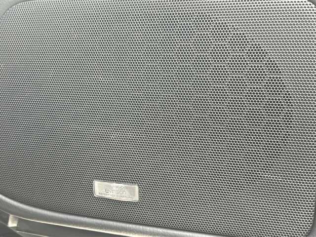レクサス ＬＳ 600hL 京都府 2015(平27)年 7万km ブラック ○純正12.3型ナビ(BT/DVD/Blu-ray)/○フルセグTV/○バックカメラ/○ビルトインETC/○レーダークルーズコントロール/○クリアランスソナー/○前方ミリ波レーダー方式プリクラッシュセーフティ/○ブラインドスポットモニター/○ビークルスタビリティコントロール/○LEDヘッドランプ/○インテリジェントAFS/○アダプティブハイビームシステム/○デュアルオートエアコン/○本木製/革巻きコンビステアリング/○ステアリングヒーター/○セミアニリン革シート/○パワーシート/○シートヒーター/ベンチレーション/○前席ポジションメモリー/〇電動サンシェード/○ドアイージークローザー/○パワートランクリッド/○純正18インチアルミホイール/○スマートエントリー/スタートシステム/○マークレビンソン