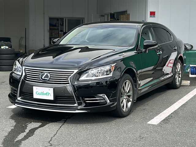 レクサス ＬＳ 600hL 京都府 2015(平27)年 7万km ブラック ○純正12.3型ナビ(BT/DVD/Blu-ray)/○フルセグTV/○バックカメラ/○ビルトインETC/○レーダークルーズコントロール/○クリアランスソナー/○前方ミリ波レーダー方式プリクラッシュセーフティ/○ブラインドスポットモニター/○ビークルスタビリティコントロール/○LEDヘッドランプ/○インテリジェントAFS/○アダプティブハイビームシステム/○デュアルオートエアコン/○本木製/革巻きコンビステアリング/○ステアリングヒーター/○セミアニリン革シート/○パワーシート/○シートヒーター/ベンチレーション/○前席ポジションメモリー/〇電動サンシェード/○ドアイージークローザー/○パワートランクリッド/○純正18インチアルミホイール/○スマートエントリー/スタートシステム/○マークレビンソン