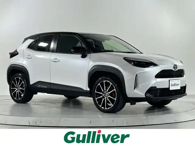 トヨタ ヤリスクロス GRスポーツ 佐賀県 2023(令5)年 1.9万km ブラックマイカ/プラチナホワイトパールマイカ 純正8インチディスプレイオーディオ/【Bluetooth.Mirrorcast】/全方位バックカメラ/衝突被害軽減システム/レーダークルーズコントロール/ブラインドスポットモニター/クリアランスソナー/レーンアシスト/オートマチックハイビーム/オートライト/オートブレーキホールド/ビルトインETC/LEDヘッドライト/フォグライト/ハーフレザーシート/純正フロアマット/純正18インチアルミホイール/GRブレーキキャリパー