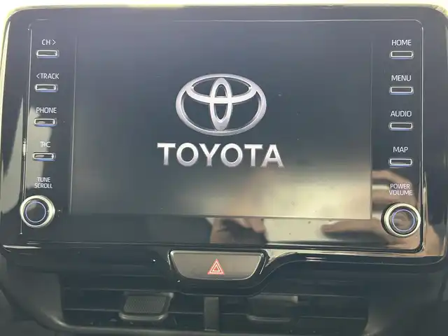 トヨタ ヤリスクロス GRスポーツ 佐賀県 2023(令5)年 1.9万km ブラックマイカ/プラチナホワイトパールマイカ 純正8インチディスプレイオーディオ/【Bluetooth.Mirrorcast】/全方位バックカメラ/衝突被害軽減システム/レーダークルーズコントロール/ブラインドスポットモニター/クリアランスソナー/レーンアシスト/オートマチックハイビーム/オートライト/オートブレーキホールド/ビルトインETC/LEDヘッドライト/フォグライト/ハーフレザーシート/純正フロアマット/純正18インチアルミホイール/GRブレーキキャリパー