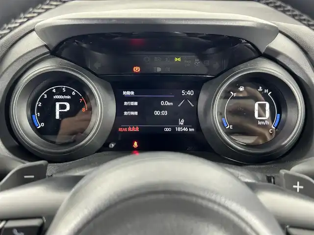 トヨタ ヤリスクロス GRスポーツ 佐賀県 2023(令5)年 1.9万km ブラックマイカ/プラチナホワイトパールマイカ 純正8インチディスプレイオーディオ/【Bluetooth.Mirrorcast】/全方位バックカメラ/衝突被害軽減システム/レーダークルーズコントロール/ブラインドスポットモニター/クリアランスソナー/レーンアシスト/オートマチックハイビーム/オートライト/オートブレーキホールド/ビルトインETC/LEDヘッドライト/フォグライト/ハーフレザーシート/純正フロアマット/純正18インチアルミホイール/GRブレーキキャリパー