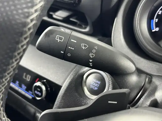 トヨタ ヤリスクロス GRスポーツ 佐賀県 2023(令5)年 1.9万km ブラックマイカ/プラチナホワイトパールマイカ 純正8インチディスプレイオーディオ/【Bluetooth.Mirrorcast】/全方位バックカメラ/衝突被害軽減システム/レーダークルーズコントロール/ブラインドスポットモニター/クリアランスソナー/レーンアシスト/オートマチックハイビーム/オートライト/オートブレーキホールド/ビルトインETC/LEDヘッドライト/フォグライト/ハーフレザーシート/純正フロアマット/純正18インチアルミホイール/GRブレーキキャリパー
