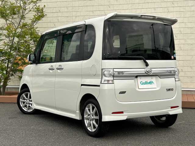 ダイハツ タント カスタム X 茨城県 2013(平25)年 13.2万km 白 社外ナビ/（FM/AM/BT/フルセグ） /スマートキー /バックカメラ /キセノンヘッドライト /アイドリングストップ /パワーステアリング /パワーウィンドウ /盗難防止装 /純正フロアマット /純正アルミホイール /ETC