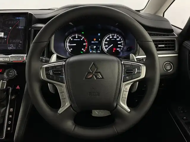 三菱 デリカＤ：５ ブラックエディション 新潟県 2025(令7)年 0.1万km未満 グレーⅡ ４WD/e-Assist/登録未使用車/禁煙車/アルパインD:5専用11インチメモリナビ/　　CD/DVD/AM/FM/フルセグ/BT/USB/HDMI/　　applecarplay/androidauto/アラウンドビューモニター/両側パワースライドドア/パワーバックドア/レーダークルーズコントロール/LEDオートライト/オートマチックハイビーム/運転席パワーシート/前席シートヒーター/レザーシート/純正18インチアルミホイール付/アイドリングストップ/ステアリングスイッチ/ステアリングヒーター/パドルシフト/電動パーキングブレーキ/オートブレーキホールド/AC100V充電/スペアキー/スマートキー