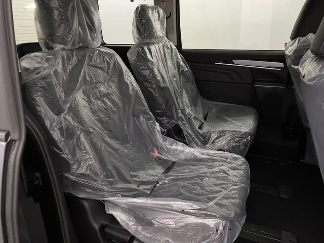 三菱 デリカＤ：５ ブラックエディション 新潟県 2025(令7)年 0.1万km未満 グレーⅡ ４WD/e-Assist/登録未使用車/禁煙車/アルパインD:5専用11インチメモリナビ/　　CD/DVD/AM/FM/フルセグ/BT/USB/HDMI/　　applecarplay/androidauto/アラウンドビューモニター/両側パワースライドドア/パワーバックドア/レーダークルーズコントロール/LEDオートライト/オートマチックハイビーム/運転席パワーシート/前席シートヒーター/レザーシート/純正18インチアルミホイール付/アイドリングストップ/ステアリングスイッチ/ステアリングヒーター/パドルシフト/電動パーキングブレーキ/オートブレーキホールド/AC100V充電/スペアキー/スマートキー