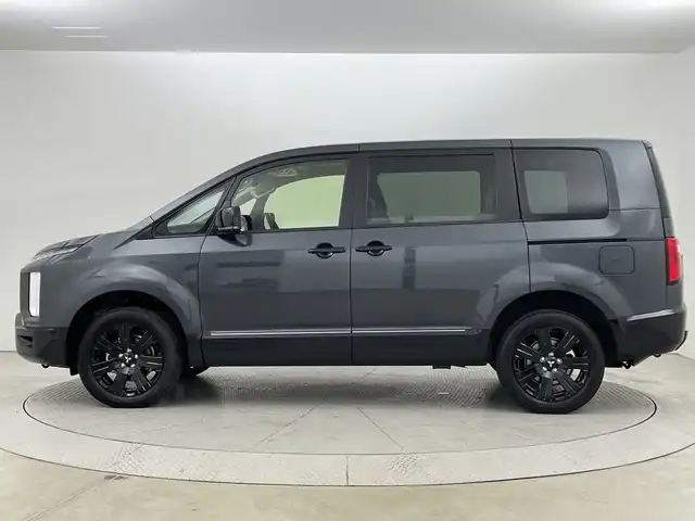 三菱 デリカＤ：５ ブラックエディション 新潟県 2025(令7)年 0.1万km未満 グレーⅡ ４WD/e-Assist/登録未使用車/禁煙車/アルパインD:5専用11インチメモリナビ/　　CD/DVD/AM/FM/フルセグ/BT/USB/HDMI/　　applecarplay/androidauto/アラウンドビューモニター/両側パワースライドドア/パワーバックドア/レーダークルーズコントロール/LEDオートライト/オートマチックハイビーム/運転席パワーシート/前席シートヒーター/レザーシート/純正18インチアルミホイール付/アイドリングストップ/ステアリングスイッチ/ステアリングヒーター/パドルシフト/電動パーキングブレーキ/オートブレーキホールド/AC100V充電/スペアキー/スマートキー