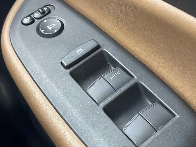 ホンダ フィット e:HEVリュクス 宮城県 2020(令2)年 2.7万km プレミアムサンライトホワイトパール 純正ディーラーオプションナビ/フルセグTV/前後ドライブレコーダー/前席シートヒーター/レーダークルーズコントロール/ETC/置くだけ充電/レザーシート/前後コーナーセンサー/LEDヘッドライト/オートライト/スマートキー/純正16インチAW