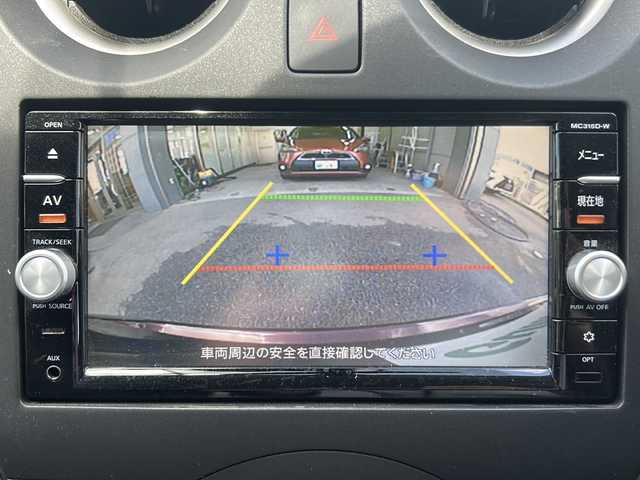 日産 ノート X 沖縄県 2016(平28)年 1.2万km フランボワーズレッド 禁煙車　/純正ナビ　フルセグＴＶ　ＤＶＤ再生可　Ｂｌｕｅｔｏｏｔｈ/バックカメラ　/前方ドライブレコーダー　/オートライト　/ステアリングスイッチ　/ウインカードアミラー　　/エマージェンシーブレーキ　/スマートキー