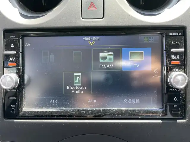 日産 ノート X 沖縄県 2016(平28)年 1.2万km フランボワーズレッド 禁煙車　/純正ナビ　フルセグＴＶ　ＤＶＤ再生可　Ｂｌｕｅｔｏｏｔｈ/バックカメラ　/前方ドライブレコーダー　/オートライト　/ステアリングスイッチ　/ウインカードアミラー　　/エマージェンシーブレーキ　/スマートキー