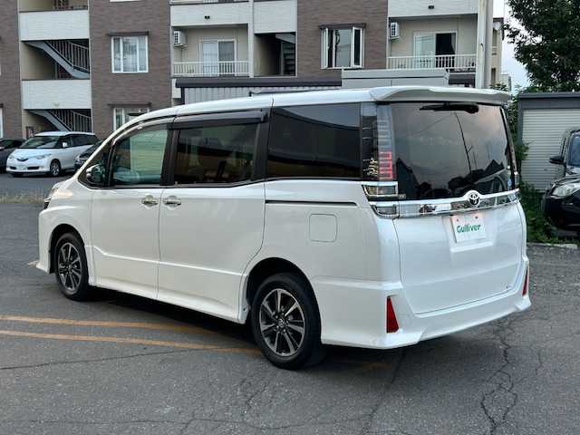 トヨタ ヴォクシー ZS 煌 道東・釧路十勝 2018(平30)年 6.5万km ホワイトパールクリスタルシャイン ４WD/純正10インチSDナビ/(NSZN-Z66T)/CD/DVD/BT/MSV/フルセグTV/バックカメラ/クルーズコントロール/純正ドライブレコーダー/両側パワースライドドア/LEDヘッドライト/オートライト/オートマチックハイビーム/ETC/衝突軽減ブレーキ/デアイサー /純正エンジンスターター