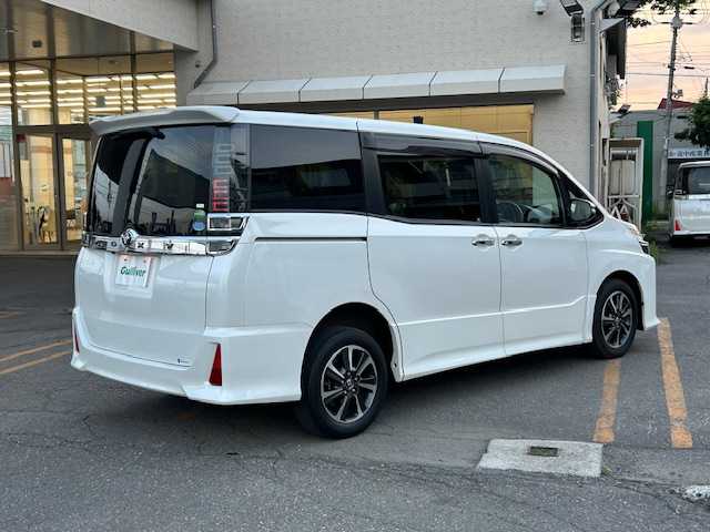 トヨタ ヴォクシー ZS 煌 道東・釧路十勝 2018(平30)年 6.5万km ホワイトパールクリスタルシャイン ４WD/純正10インチSDナビ/(NSZN-Z66T)/CD/DVD/BT/MSV/フルセグTV/バックカメラ/クルーズコントロール/純正ドライブレコーダー/両側パワースライドドア/LEDヘッドライト/オートライト/オートマチックハイビーム/ETC/衝突軽減ブレーキ/デアイサー /純正エンジンスターター