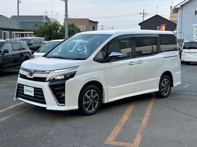 トヨタ ヴォクシー ZS 煌 道東・釧路十勝 2018(平30)年 6.5万km ホワイトパールクリスタルシャイン ４WD/純正10インチSDナビ/(NSZN-Z66T)/CD/DVD/BT/MSV/フルセグTV/バックカメラ/クルーズコントロール/純正ドライブレコーダー/両側パワースライドドア/LEDヘッドライト/オートライト/オートマチックハイビーム/ETC/衝突軽減ブレーキ/デアイサー /純正エンジンスターター