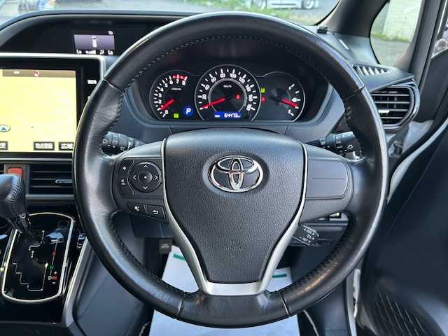 トヨタ ヴォクシー ZS 煌 道東・釧路十勝 2018(平30)年 6.5万km ホワイトパールクリスタルシャイン ４WD/純正10インチSDナビ/(NSZN-Z66T)/CD/DVD/BT/MSV/フルセグTV/バックカメラ/クルーズコントロール/純正ドライブレコーダー/両側パワースライドドア/LEDヘッドライト/オートライト/オートマチックハイビーム/ETC/衝突軽減ブレーキ/デアイサー /純正エンジンスターター