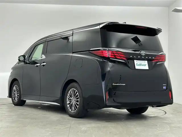 トヨタ アルファードハイブリット エグゼクティブ ラウンジ 愛知県 2023(令5)年 4.4万km ブラック トヨタセーフティー/　・プリクラッシュセーフティ/　・緊急時操舵支援/　・フロントクロストラフィックアラート/　・レーンチェンジアシスト/　・レーンディパーチャー/　・レーダークルーズコントロール/　・アダプティブハイビームシステム/　・ロードサインアシスト/　・ドライバー異常時対応システム/　・プロアクティブドライビングアシスト/　・発信遅れ告知機能/トヨタチームメイト/JBLサウンド/左右独立作動ムーンルーフ/デジタルインナーミラー/置くだけ充電/純正14インチディスプレイオーディオ/　（Bluetooth/フルセグTV/HDMI/Apple CarPlay）/ヘッドアップディスプレイ/全方位カメラ/後席14インチフリップダウン/ブラインドスポットモニター/全席パワーシート/合皮シート/全席シートヒーター・シートクーラー/後席フリップダウン専用HDMI/電動リアゲード/本革+木目ステアリング/ETC2.0