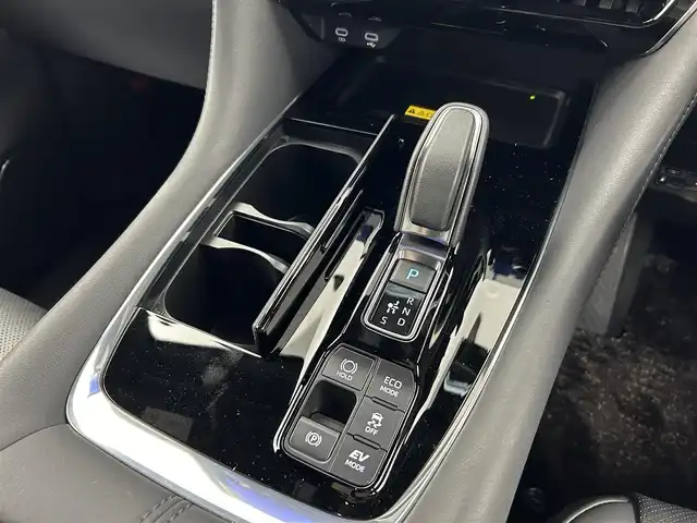 トヨタ アルファードハイブリット エグゼクティブ ラウンジ 愛知県 2023(令5)年 4.4万km ブラック トヨタセーフティー/　・プリクラッシュセーフティ/　・緊急時操舵支援/　・フロントクロストラフィックアラート/　・レーンチェンジアシスト/　・レーンディパーチャー/　・レーダークルーズコントロール/　・アダプティブハイビームシステム/　・ロードサインアシスト/　・ドライバー異常時対応システム/　・プロアクティブドライビングアシスト/　・発信遅れ告知機能/トヨタチームメイト/JBLサウンド/左右独立作動ムーンルーフ/デジタルインナーミラー/置くだけ充電/純正14インチディスプレイオーディオ/　（Bluetooth/フルセグTV/HDMI/Apple CarPlay）/ヘッドアップディスプレイ/全方位カメラ/後席14インチフリップダウン/ブラインドスポットモニター/全席パワーシート/合皮シート/全席シートヒーター・シートクーラー/後席フリップダウン専用HDMI/電動リアゲード/本革+木目ステアリング/ETC2.0