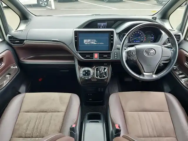 トヨタ エスクァイア ハイブリッド Gi プレミアムパッケージ 東京都 2018(平30)年 5.3万km ホワイトパールクリスタルシャイン 純正10インチナビ/・Bluetoothオーディオ/・フルセグTV/・DVD/CD/バックカメラ/ETC/ドライブレコーダー/両側パワースライドドア/ハーフレザーシート/シートヒーター/ステアリングヒーター/コーナーセンサー/プリクラッシュセーフティ/レーンディパーチャーアラート/オートハイビーム