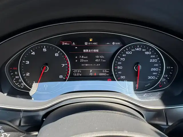 アウディ Ａ６ 2．8 FSI クワトロ Sライン 石川県 2013(平25)年 7万km アイビスホワイト BOSE/純正HDDナビ/4WD/衝突軽減/コーナーセンサー/ドライブレコーダー/アダプティブクルーズコントロール/横滑り防止装置/バックカメラ/電動パーキングブレーキ/電動リアゲート/ETC/メモリー付きパワーシート/運転席・助手席シートヒーター/ミラーヒーター/（AM/FM/CD/DVD/フルセグTV/Bluetooth）/LEDヘッドライト