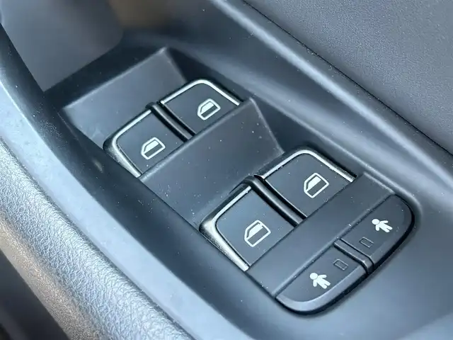 アウディ Ａ６ 2．8 FSI クワトロ Sライン 石川県 2013(平25)年 7万km アイビスホワイト BOSE/純正HDDナビ/4WD/衝突軽減/コーナーセンサー/ドライブレコーダー/アダプティブクルーズコントロール/横滑り防止装置/バックカメラ/電動パーキングブレーキ/電動リアゲート/ETC/メモリー付きパワーシート/運転席・助手席シートヒーター/ミラーヒーター/（AM/FM/CD/DVD/フルセグTV/Bluetooth）/LEDヘッドライト